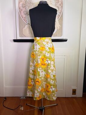 Vintage Hand Made 1960s Retro A-Line Flower MIDI Skirt